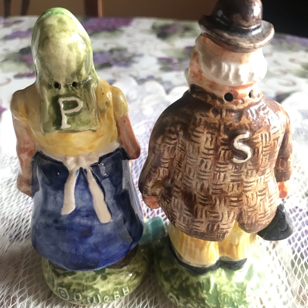 SALT & PEPPER SHAKERS VINTAGE - Picture 2 of 13